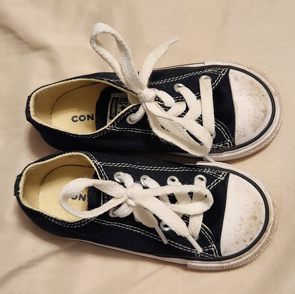 Converse Kids Size 8 - Picture 2 of 6